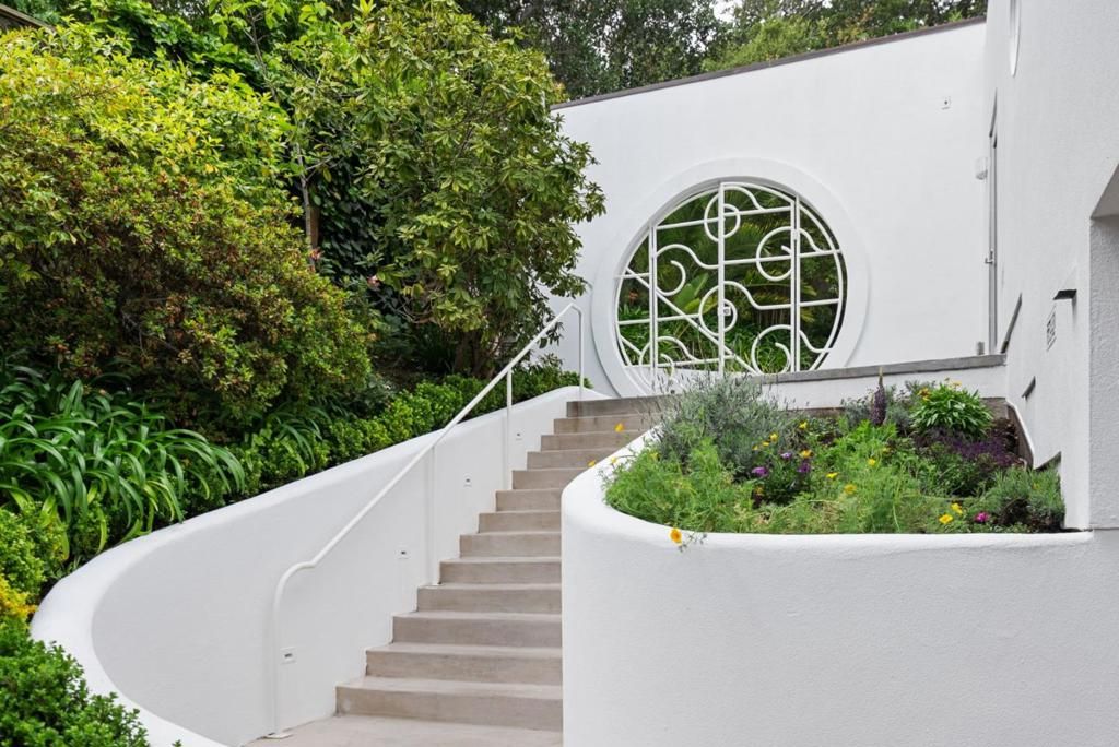 Image 3 of property listing at 1325 Marlborough Road, Hillsborough, CA 94010