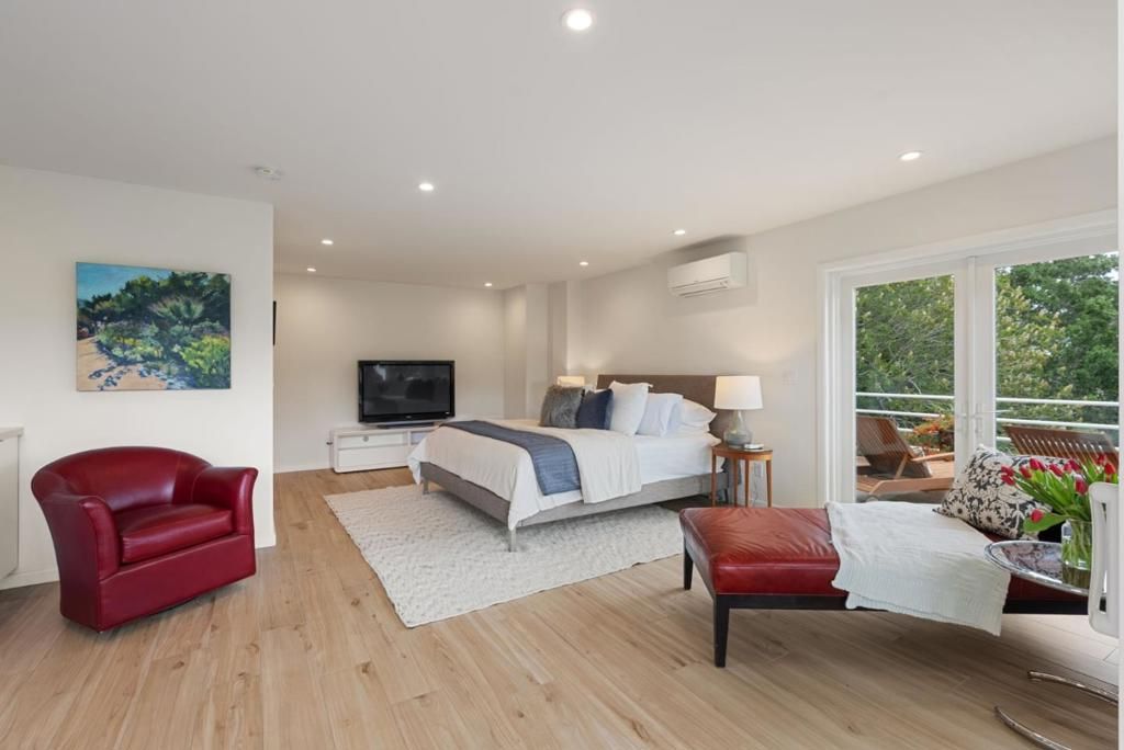 Image 30 of property listing at 1325 Marlborough Road, Hillsborough, CA 94010