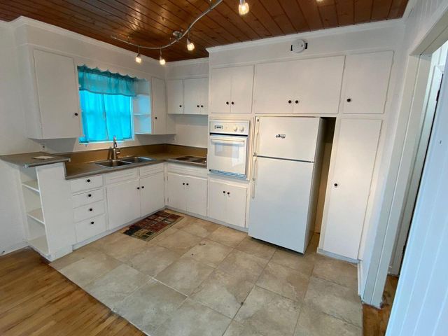 9192 Sunrise Drive, West Palm Beach, FL 33403