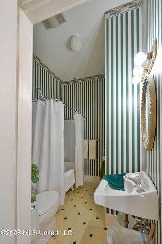 1112 Main Street, Natchez, MS 39120