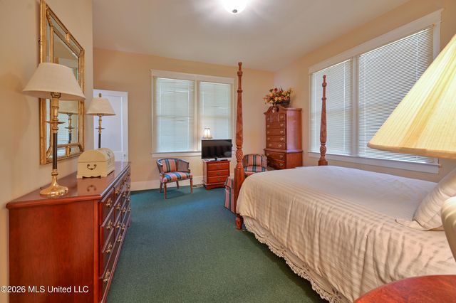 1112 Main Street, Natchez, MS 39120