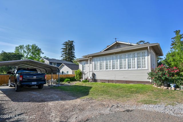 1112 Main Street, Natchez, MS 39120