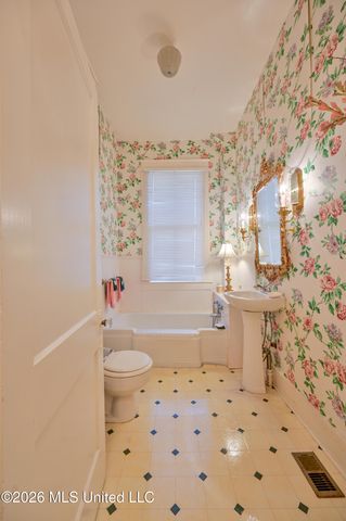 1112 Main Street, Natchez, MS 39120