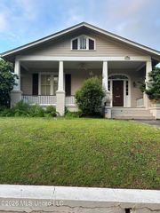 1112 Main Street, Natchez, MS 39120