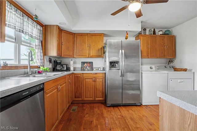 297 Hales Landing, Elizabeth, WV 26143