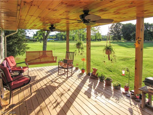 297 Hales Landing, Elizabeth, WV 26143