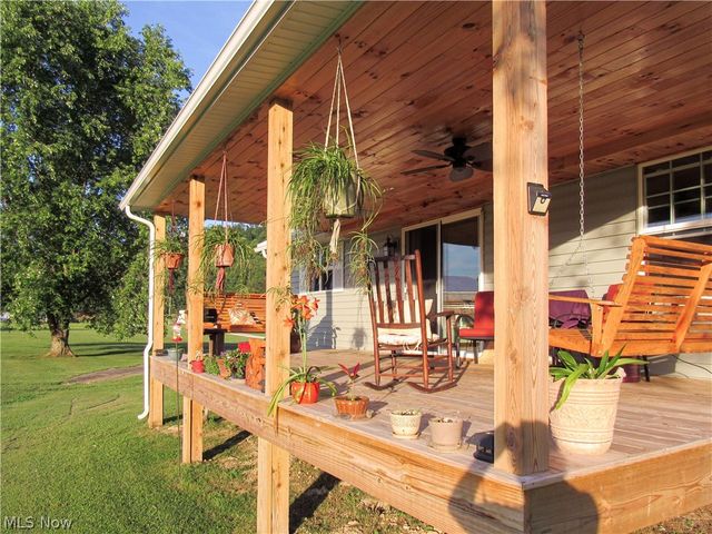 297 Hales Landing, Elizabeth, WV 26143