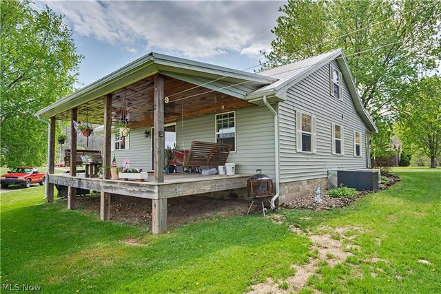 297 Hales Landing, Elizabeth, WV 26143