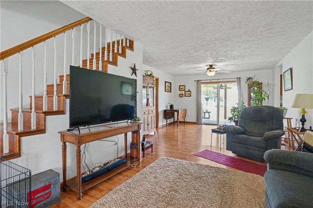 297 Hales Landing, Elizabeth, WV 26143