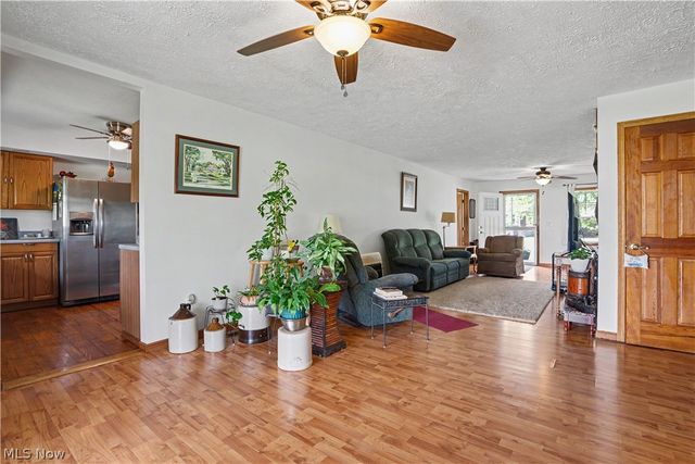 297 Hales Landing, Elizabeth, WV 26143