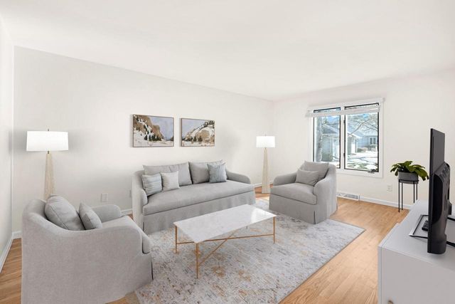 10121 N Lee COURT, Mequon, WI 53092