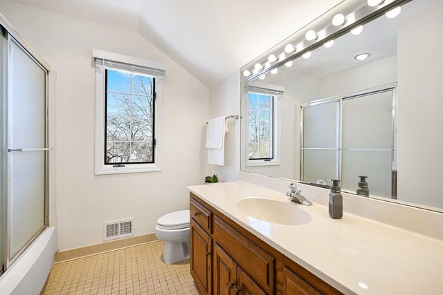 10121 N Lee COURT, Mequon, WI 53092