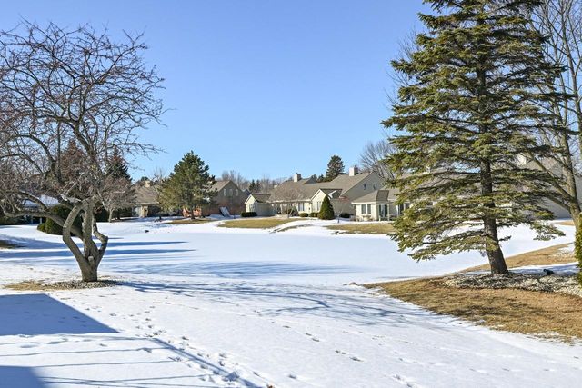 10121 N Lee COURT, Mequon, WI 53092