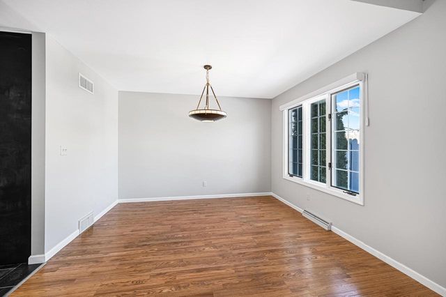 10121 N Lee COURT, Mequon, WI 53092