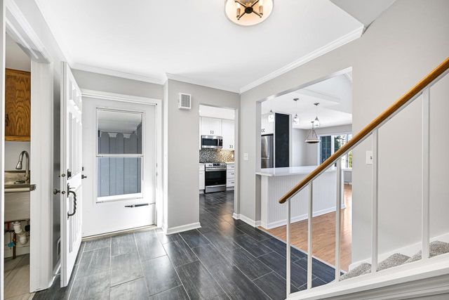 10121 N Lee COURT, Mequon, WI 53092