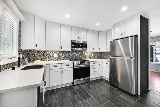 10121 N Lee COURT, Mequon, WI 53092