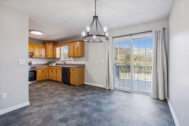 162 Pigeon Roost Rd, Brush Creek, TN 38547