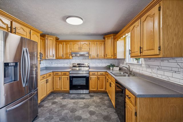 162 Pigeon Roost Rd, Brush Creek, TN 38547