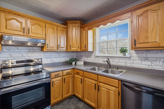 162 Pigeon Roost Rd, Brush Creek, TN 38547