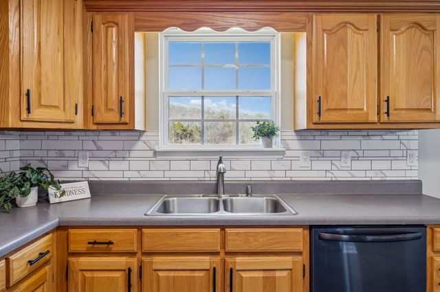 162 Pigeon Roost Rd, Brush Creek, TN 38547