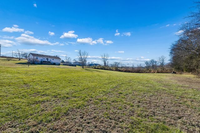 162 Pigeon Roost Rd, Brush Creek, TN 38547