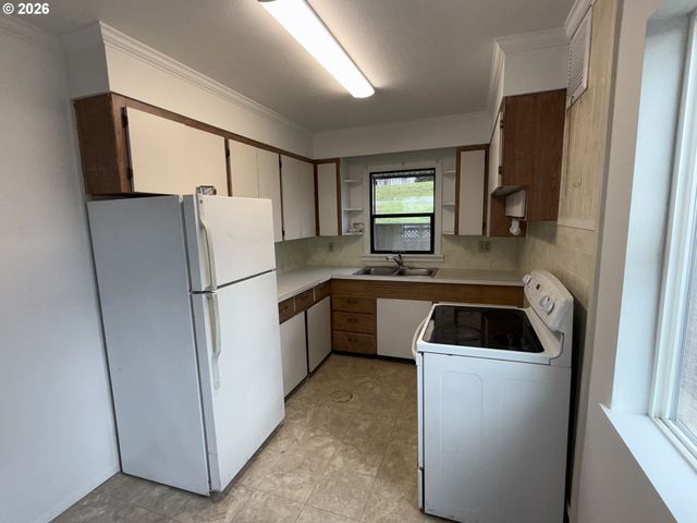 67 SPRUCE St, Wheeler, OR 97147