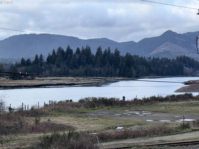 67 SPRUCE St, Wheeler, OR 97147