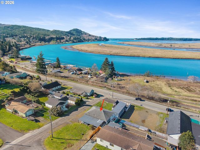 67 SPRUCE St, Wheeler, OR 97147