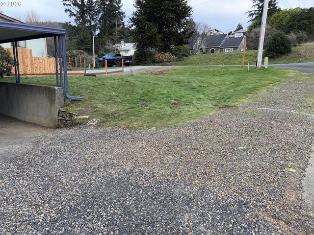 67 SPRUCE St, Wheeler, OR 97147