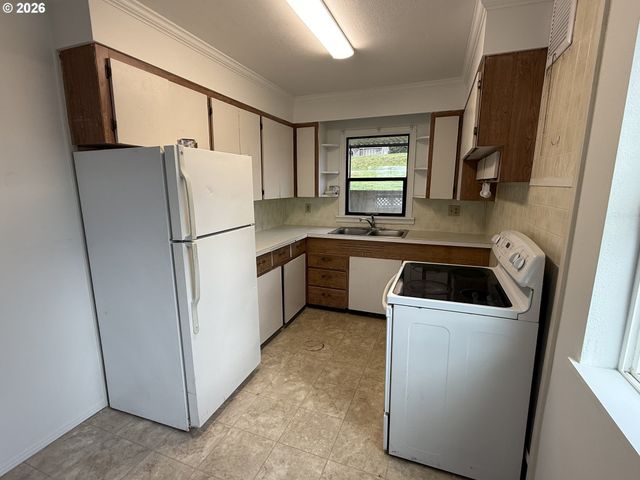 67 SPRUCE St, Wheeler, OR 97147