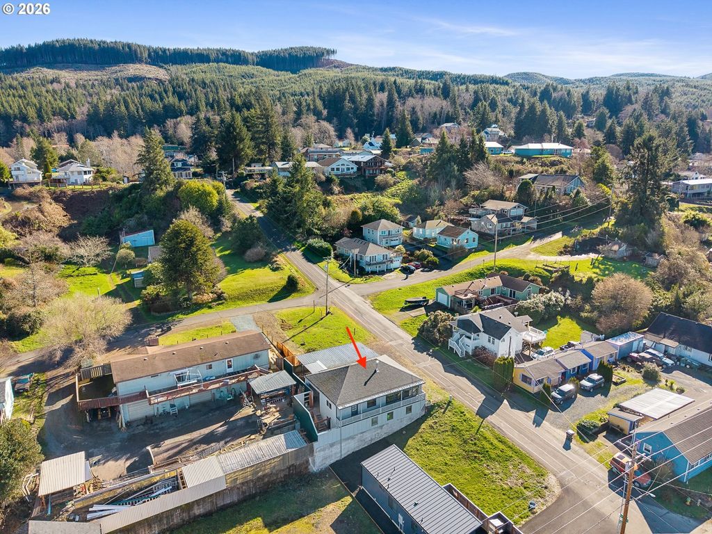 67 SPRUCE St, Wheeler, OR 97147