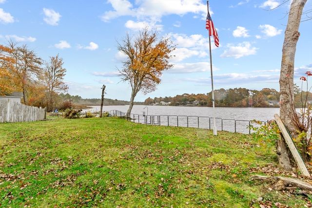 91 Agawam Lake Shore Drive, Wareham, MA 02571