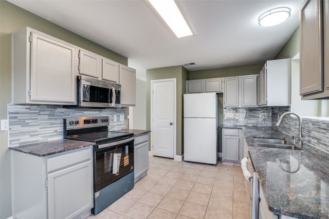 1229 Old Barn Lane, Mesquite, TX 75149