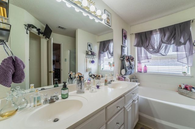 1634 Powder Horn Lane, Arlington, TX 76018