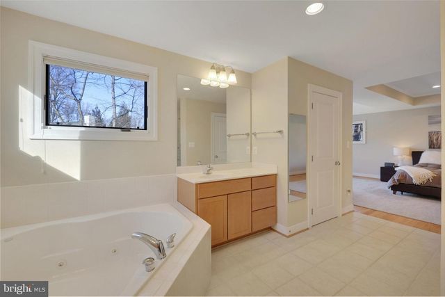 5922 CHESTERBROOK RD, Mclean, VA 22101