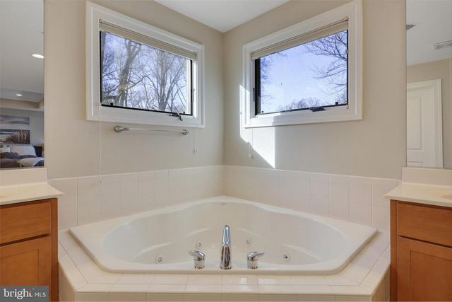 5922 CHESTERBROOK RD, Mclean, VA 22101