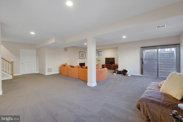 5922 CHESTERBROOK RD, Mclean, VA 22101