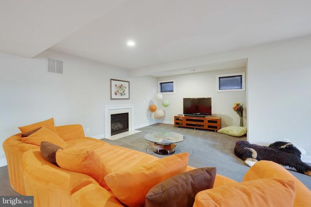 5922 CHESTERBROOK RD, Mclean, VA 22101