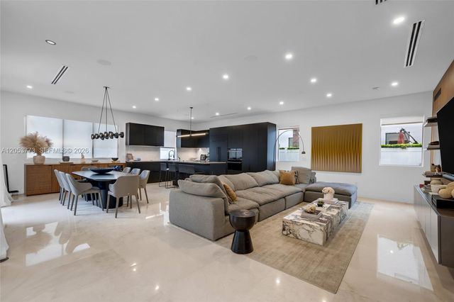 7541 NW 100th Avenue, Doral, FL 33178