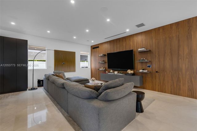 7541 NW 100th Avenue, Doral, FL 33178