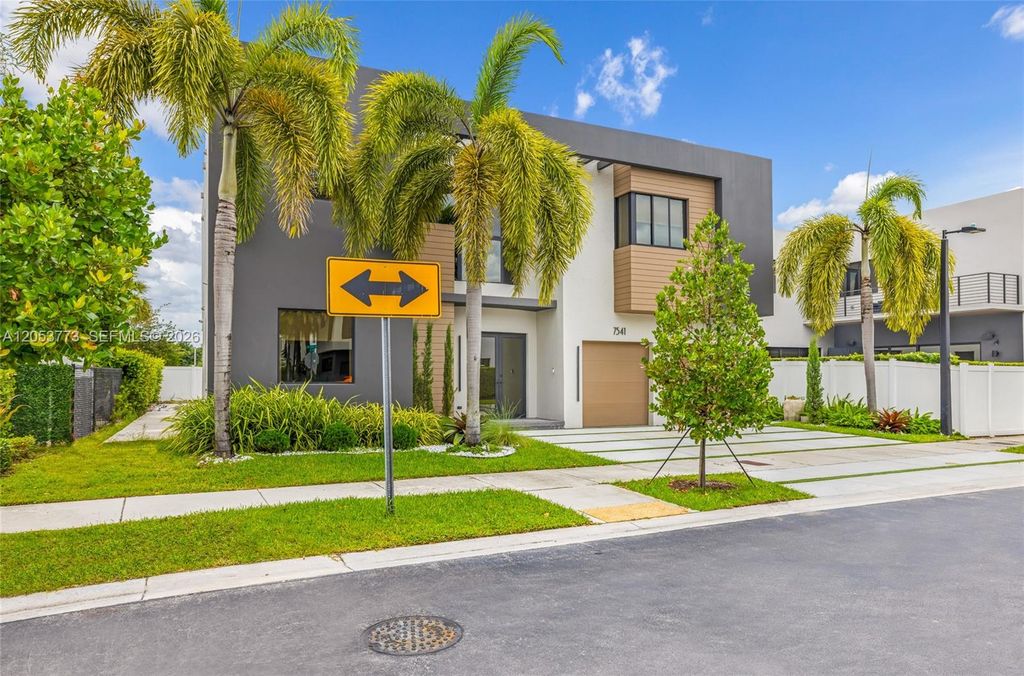 7541 NW 100th Avenue, Doral, FL 33178