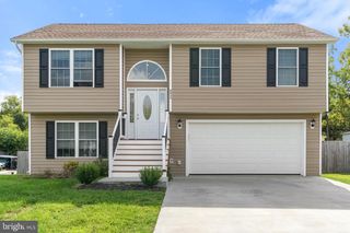6935 WINCHESTER AVE, Inwood, WV 25428