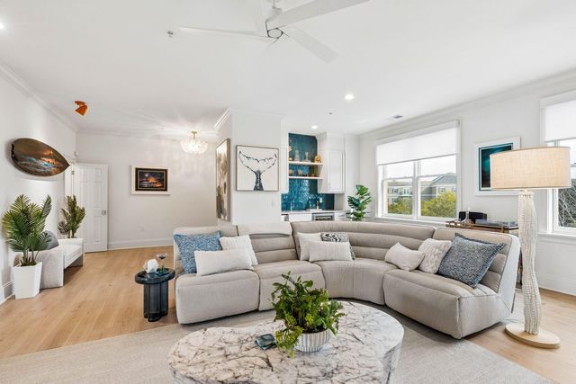 245 Seven Farms Drive Apt 330, Charleston, SC 29492