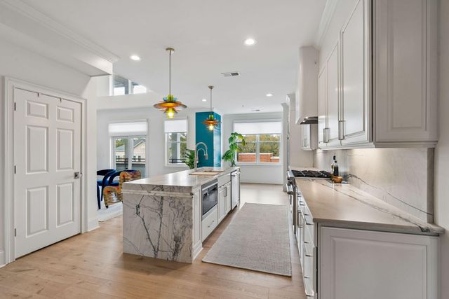 245 Seven Farms Drive Apt 330, Charleston, SC 29492