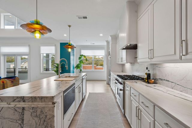 245 Seven Farms Drive Apt 330, Charleston, SC 29492
