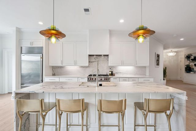 245 Seven Farms Drive Apt 330, Charleston, SC 29492