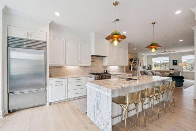 245 Seven Farms Drive Apt 330, Charleston, SC 29492