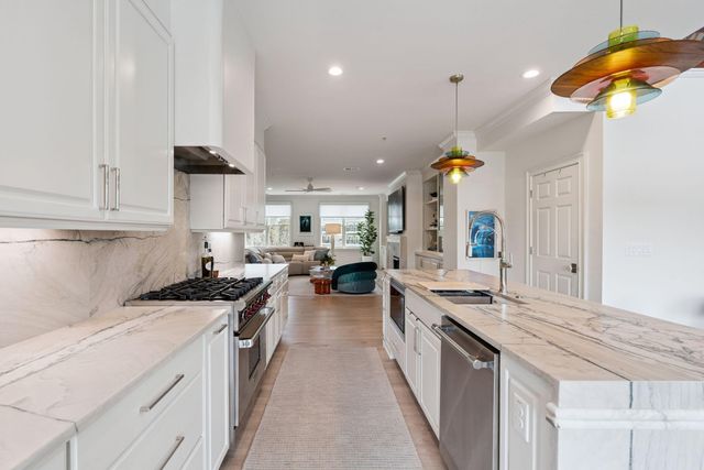 245 Seven Farms Drive Apt 330, Charleston, SC 29492