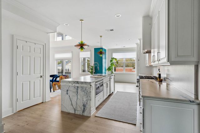 245 Seven Farms Drive Apt 330, Charleston, SC 29492