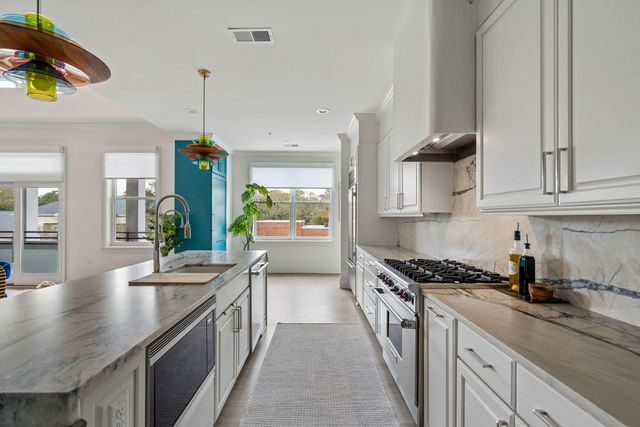 245 Seven Farms Drive Apt 330, Charleston, SC 29492